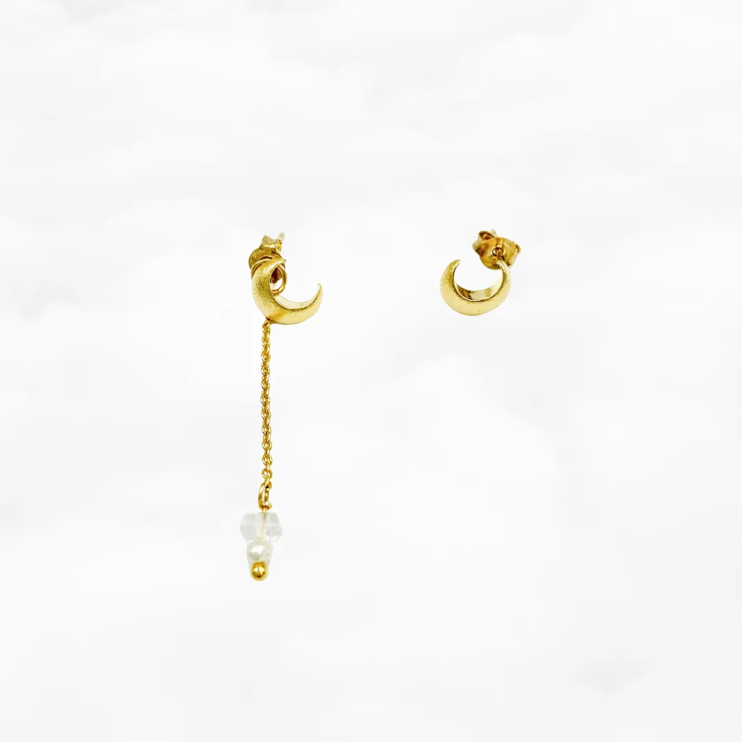 Versatile Crescent Stud Earrings Gold