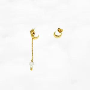 Versatile Crescent Stud Earrings Gold